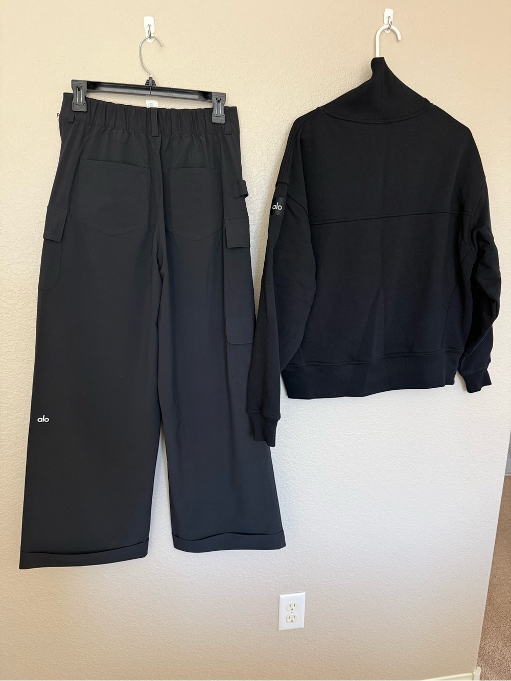 ALO Yoga Black Wide-Leg Cargo Pants with Matching  pull over Mock Neck